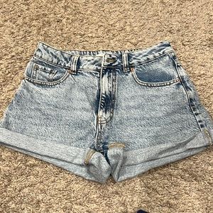 Light wash, folded bottom PacSun denim mom shorts, size 26